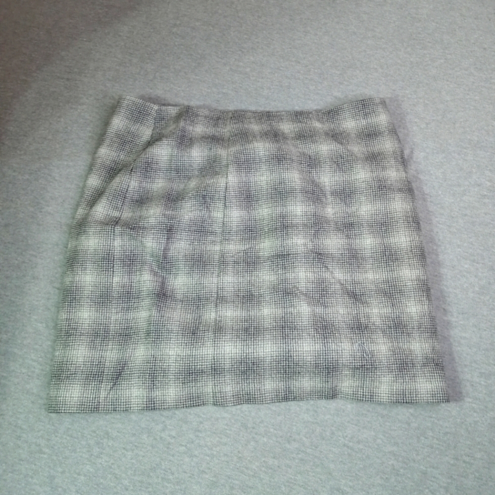 Banana Republic women Size 10 stretch Classic Gray Plaid Skirt